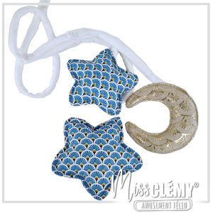 Suspendus - lune bleu et or