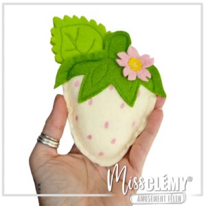 jouet pour chat en feutrine, fraise blanche