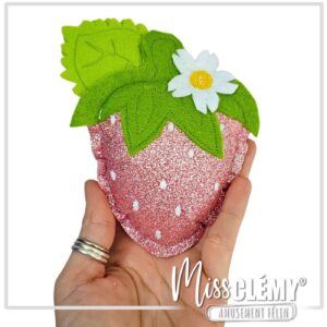 jouet pour chat en feutrine, fraise rose paillettée