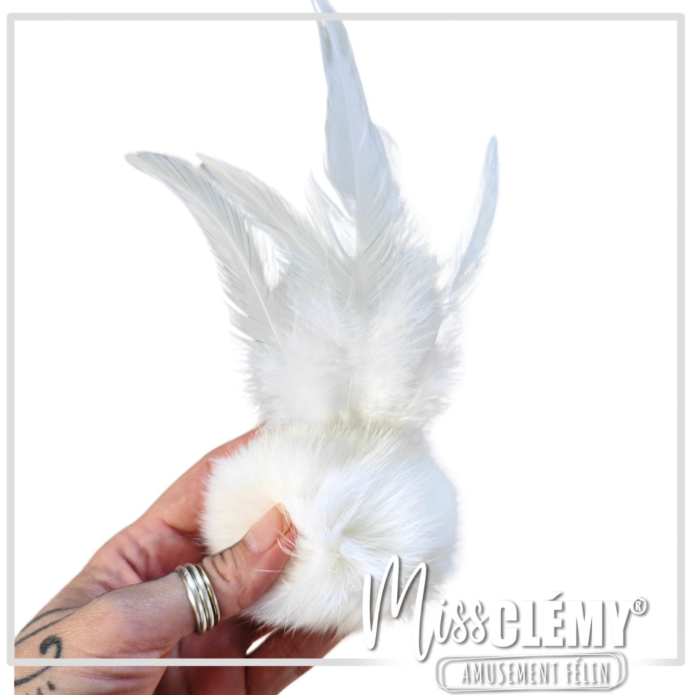 boule fourrure de lapin et plume, jouet pour chat
