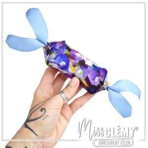 jouet pour chat en forme de bonbon violet bleu